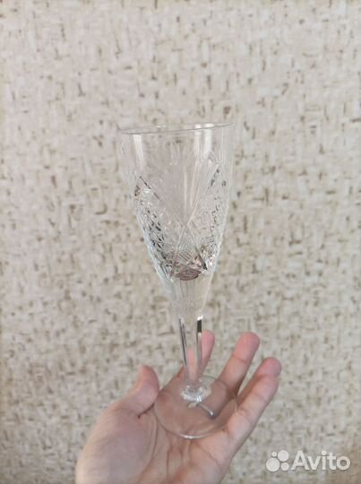 Хрустальные фужеры на ножке
