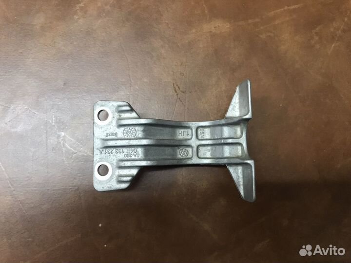 Кронштейн двигателя VW Polo