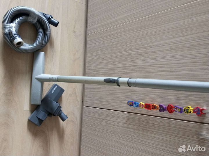 Шланг, труба, щетки для палесоса