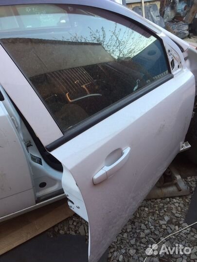 Дверь передняя правая Опель астра Н