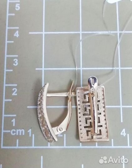 Золотые серьги, вставка фианиты, английский замок, вес 3,26г