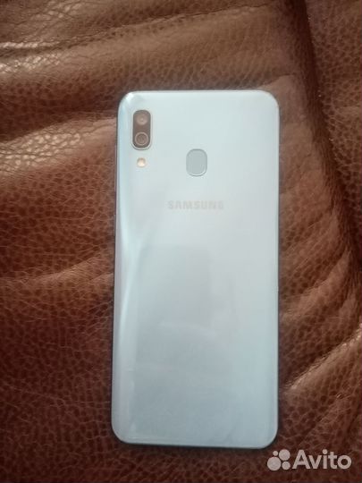 Samsung Galaxy A30, 4/64 ГБ