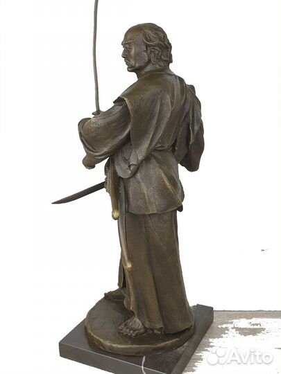 Бронзовая статуэтка 