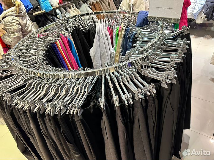 Оборудование магазина одежды