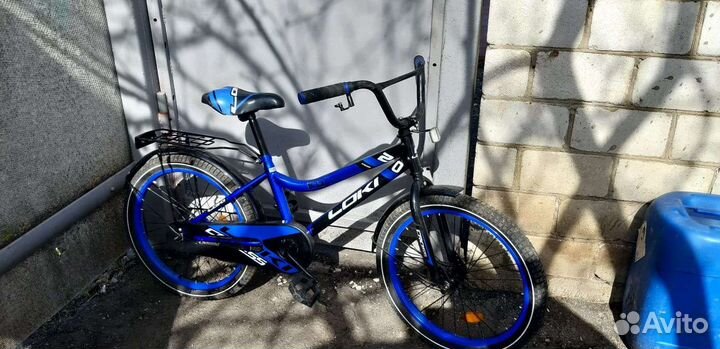 Детский велосипед, с страховочными колесами