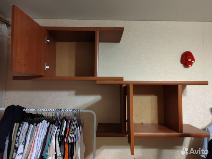 Письменный стол, полки настенные