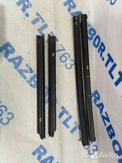 Уплотнитель стекла внутренний mazda 3 bm 1.6 ат се