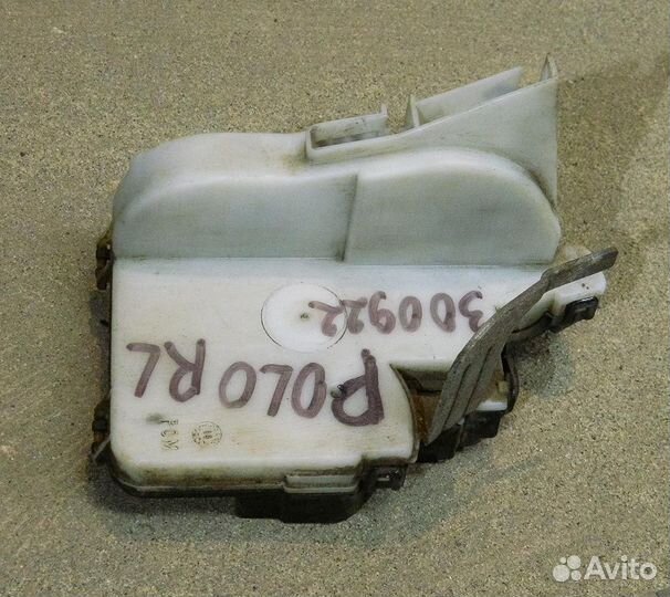 Замок двери задней левой VW Polo 3