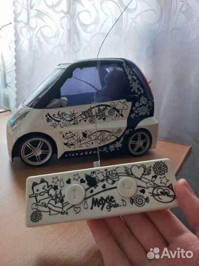 Машина Moxie на пульте управления для куклы мокси