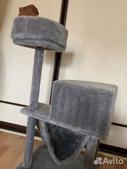 Кошачий домик с когтеточкой