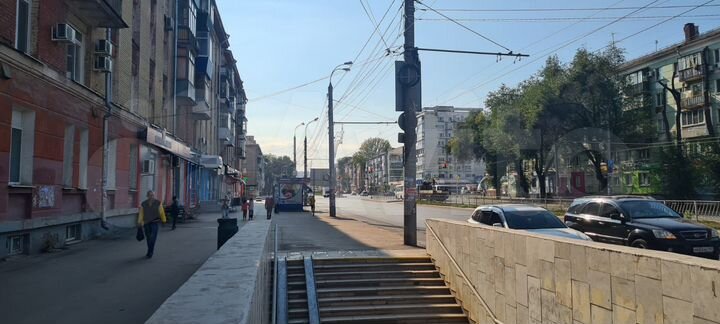 С отдельным входом на ул. Победы у метро