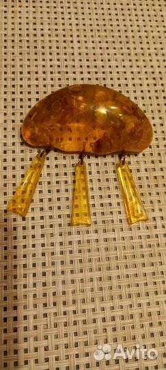 Старинная брошка из настоящего Янтаря 7см на 4см