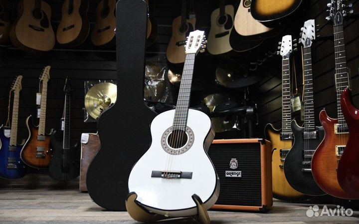 Классическая гитара Belucci