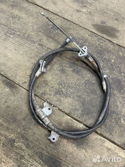Трос стояночного тормоза Toyota Camry 40