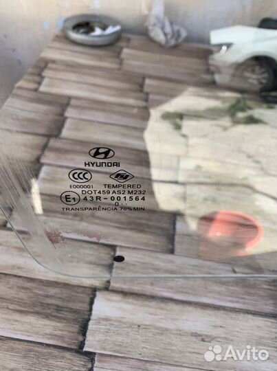 Стекло переднее правое (посажирское)