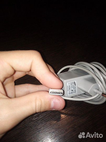 Зарядник, наушники и кабель от samsung L600