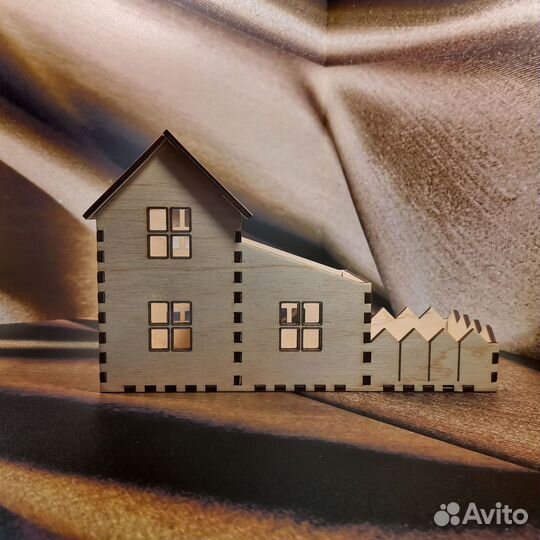 Подставка-органайзер для канцелярии из дерева