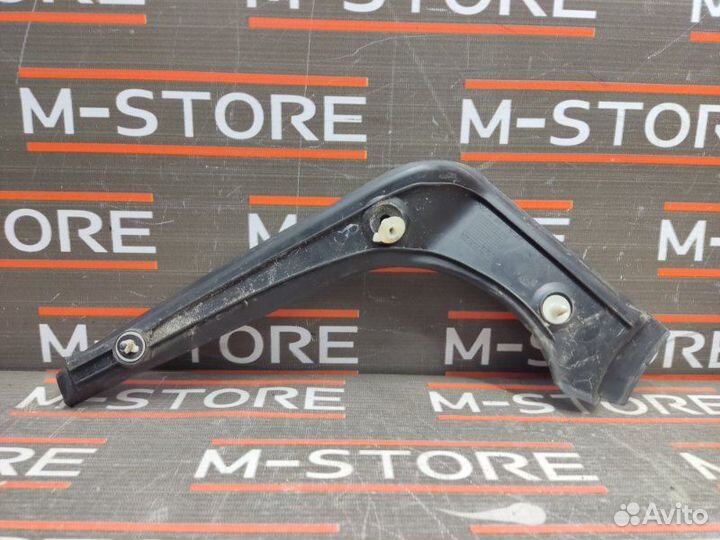 Водосток багажника правый Bmw 6-Series E63 N62B44A