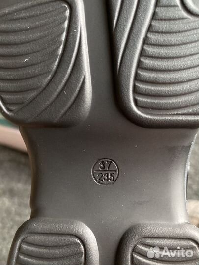 Кроссовки женские