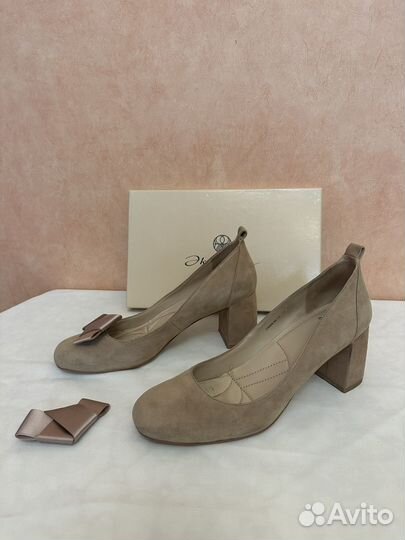 Бежевые туфли замшевые 39/40