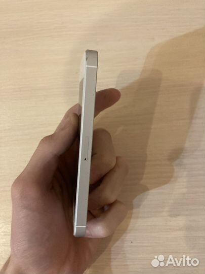 Телефон iPhone se 2016
