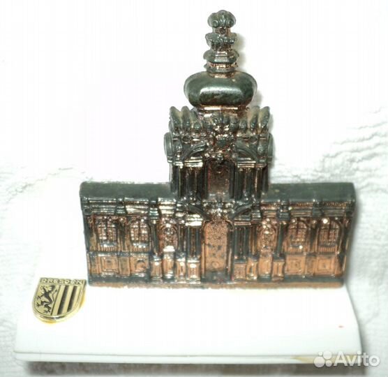 Сувениры из разных стран старые