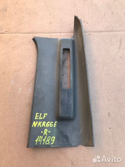 Накладка правая Isuzu Elf NKR66E 4HF1 1996