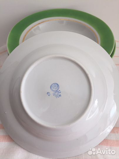 Сахарница, тарелки, пиалы, салатник