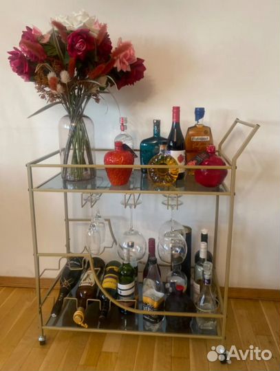 Сервировочная мобильная тележка на колесах