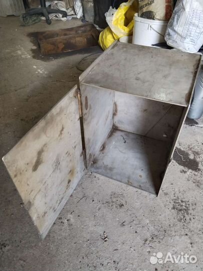 Ящик металлический, сейф