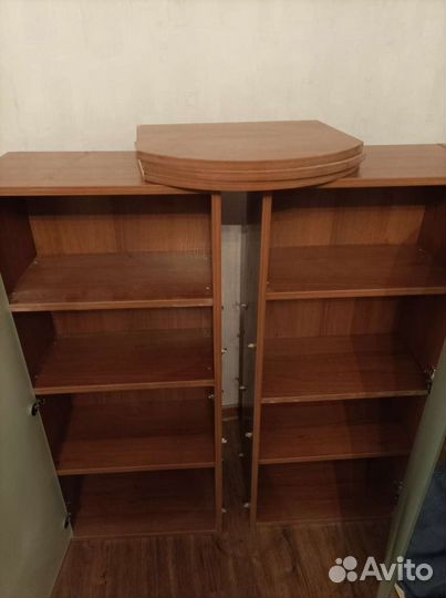 Книжный шкаф