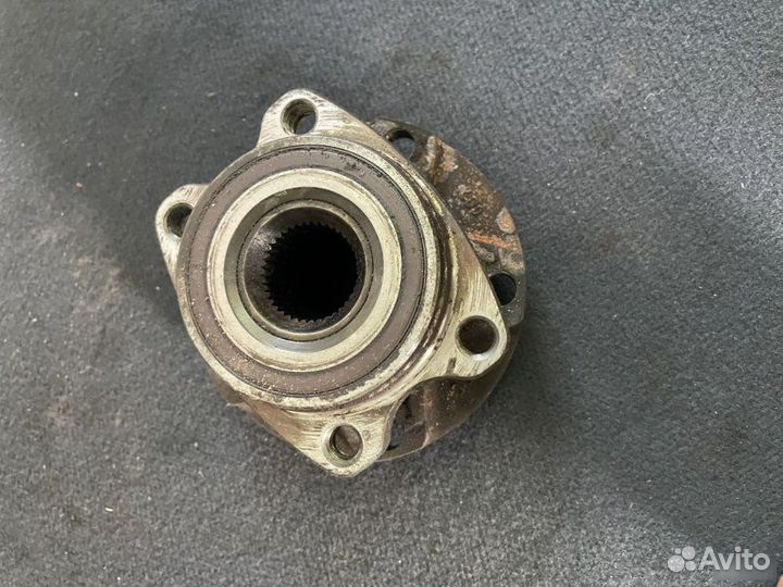 Ступица передняя левая Audi A6 С6 2.4L 2004—2008