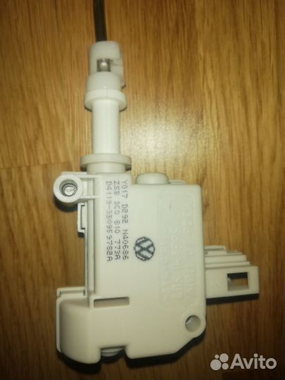 Привод крышки лючка заливной горловины 3C0 810 773