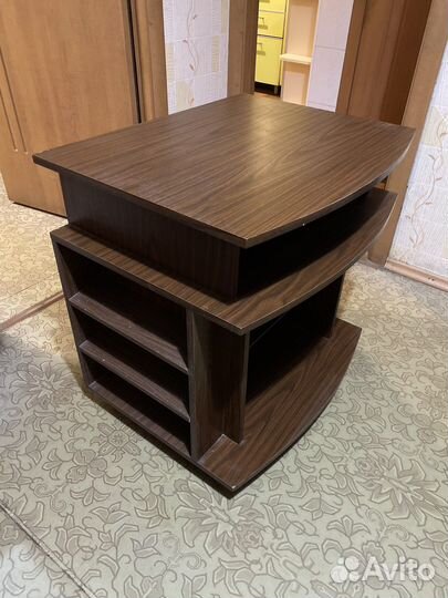 Тумба под телевизор на колесах б/у