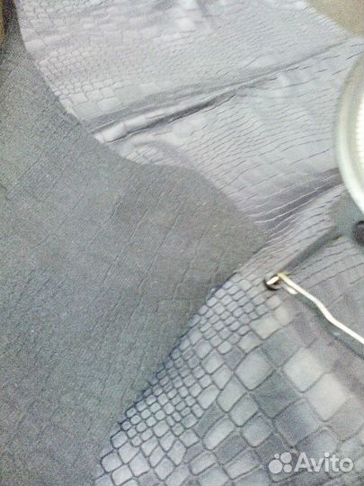 Тонкая кожа с тиснением, укреплен тканью