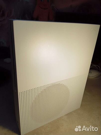 Xbox ONE S 1tb комплект (+подписка с доп платой)