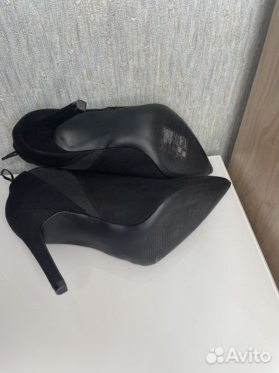 Ботинки женские 36 размер новые