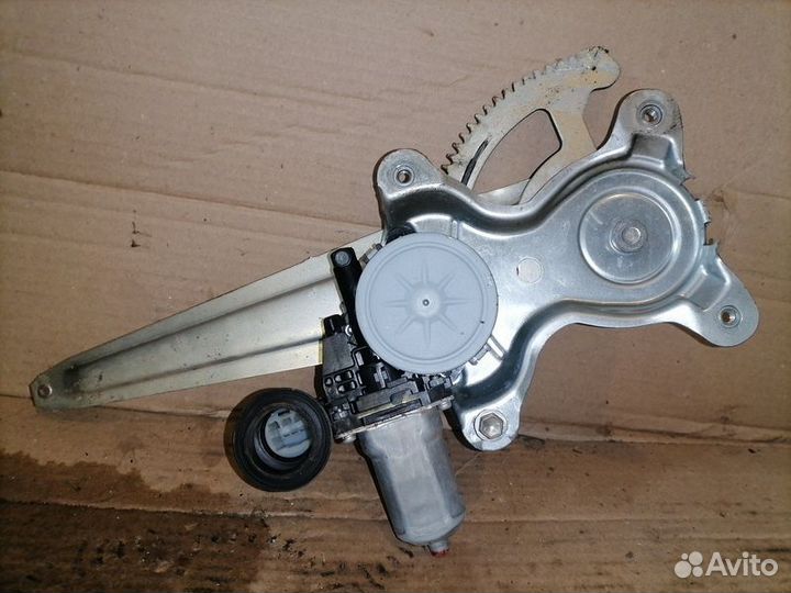 Стеклоподъемник электр. задний правый Toyota RAV4