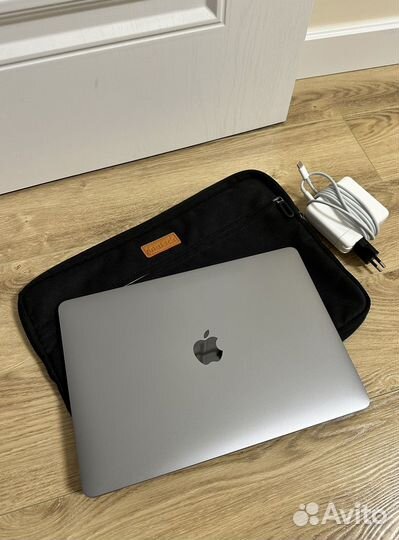 Macbook pro 13 m1 8/512 gb