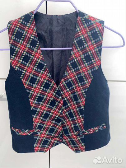 Жилетка для девочки школьная в клетку