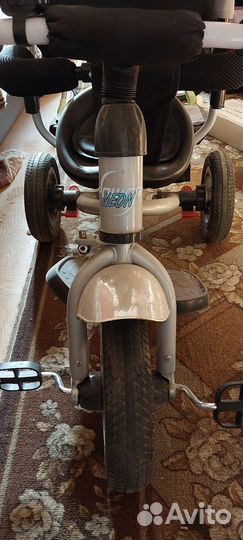 Детский велосипед с ручкой