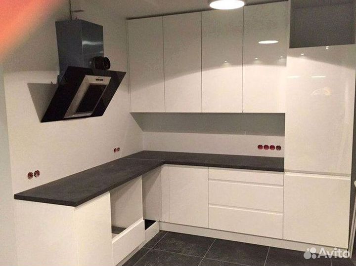 Кухонный гарнитур в стиле хай тек