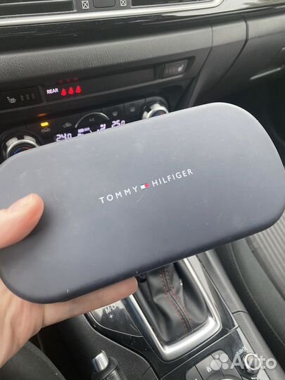 Очки tommy hilfiger