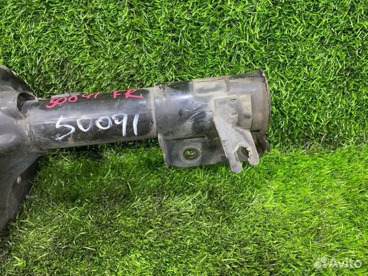 Стойка передняя правая Hyundai Santa Fe SM 2004