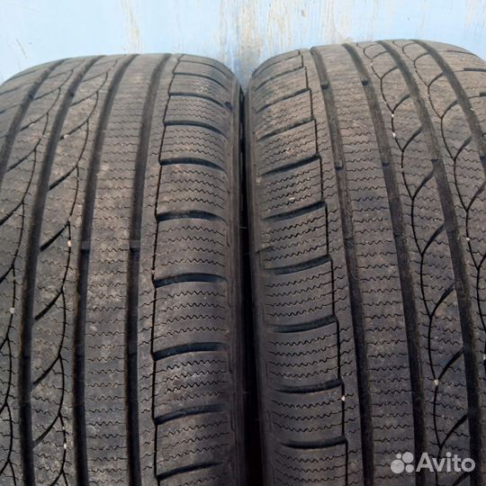 Tracmax Ice-Plus S210 215/50 R17 95V