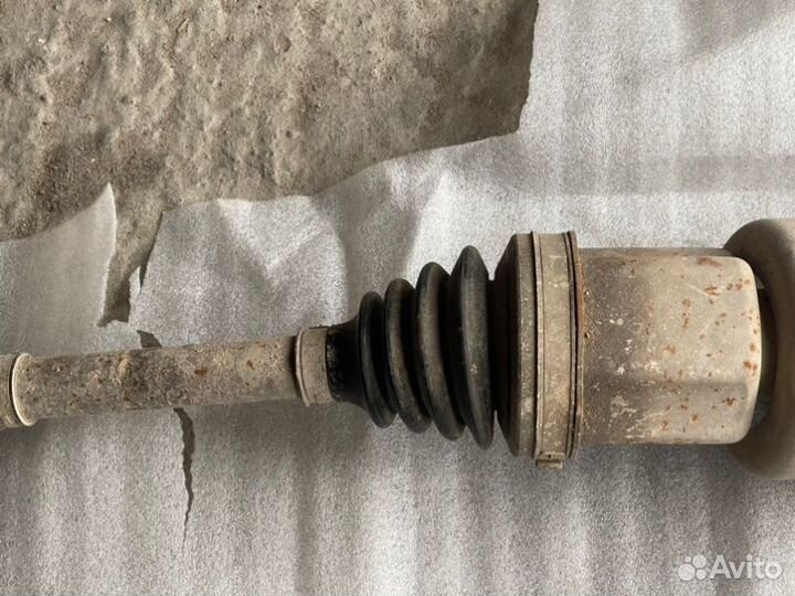 Полуось (привод) передний правый Escape Tribute