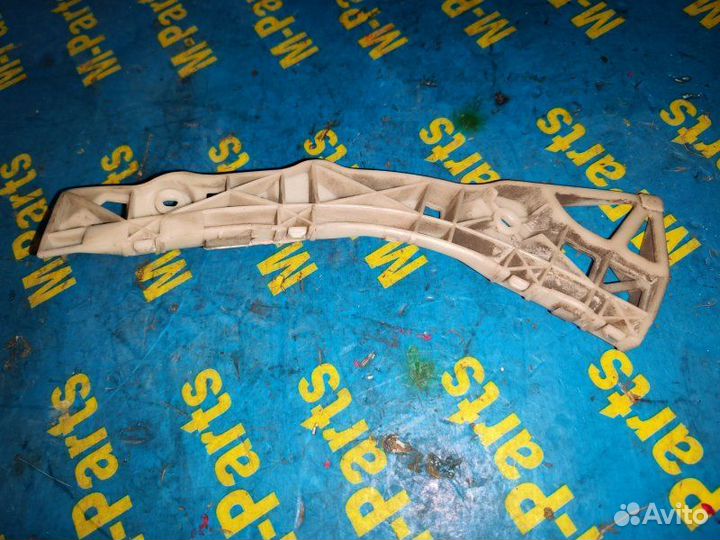 Крепление бампера заднее левое Mazda Axela BK5P