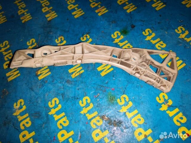 Крепление бампера заднее левое Mazda Axela BK5P