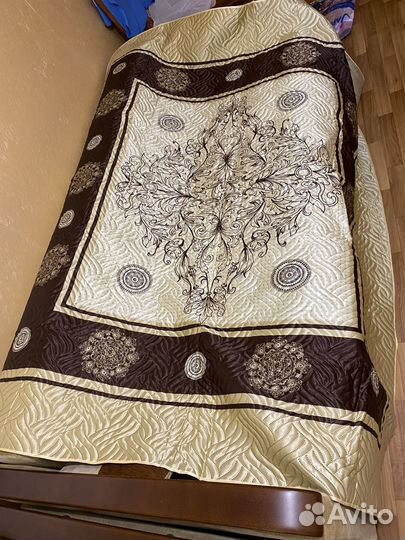 Покрывало новое на диван