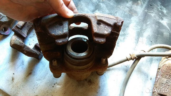 Суппорта передние Vectra C (левый+правый)